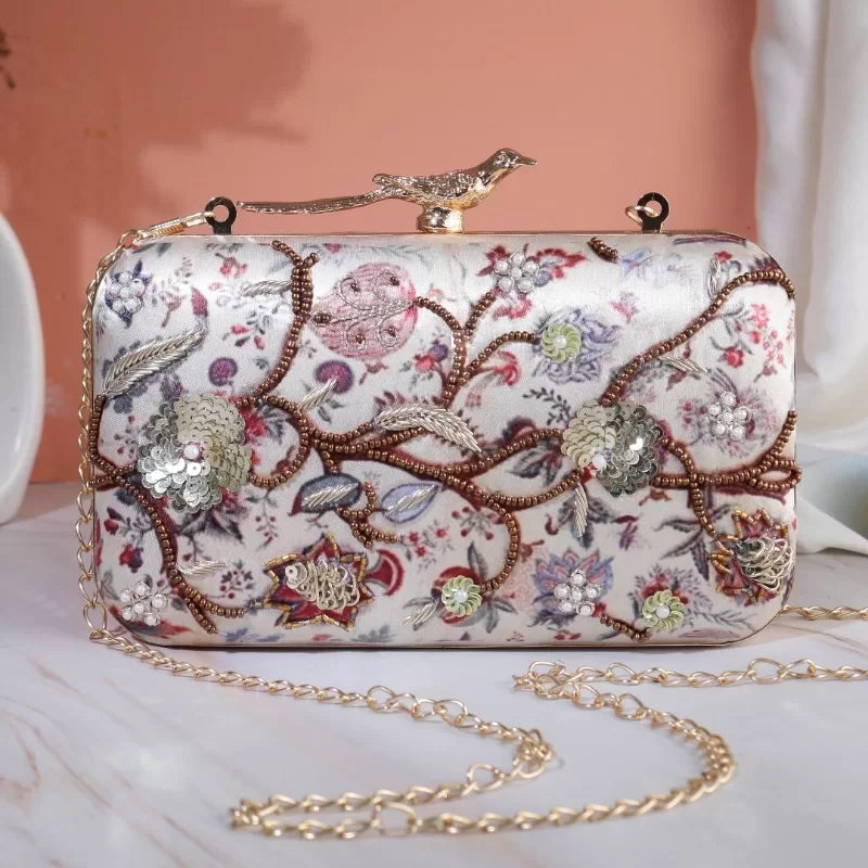 Birdie Knob Embroidery Highlight Clutch