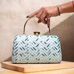 Sequence Party Handle Clutch