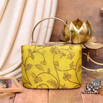 Creeper Ethnic Handle Clutch bag