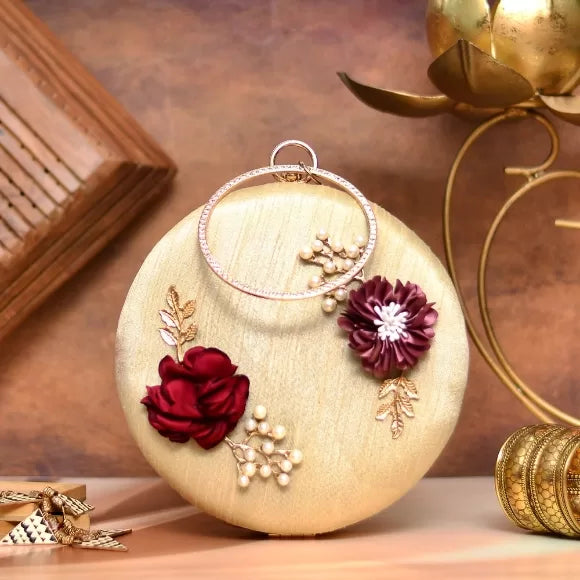 Round 3DFlower Motif Clutch